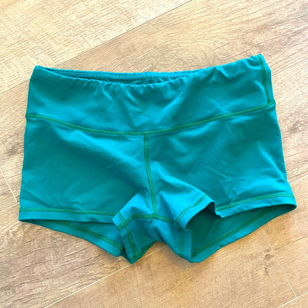 FLEO workout shorts